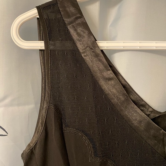 Black V shaped tank dresses - Picture 3 of 6